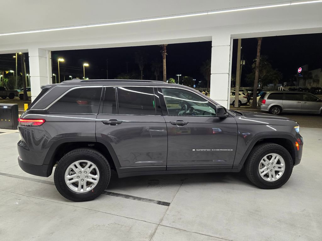Certified 2024 Jeep Grand Cherokee Laredo w/ Luxury Tech Group I AWD/4WD image 7