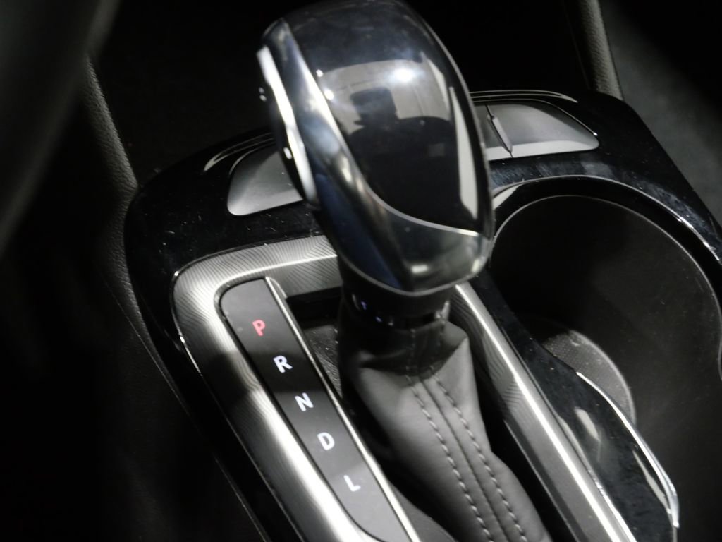Used 2025 Buick Envista Sport Touring image 23