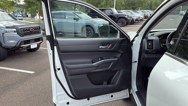 Certified 2024 Nissan Pathfinder SL w/ SL Premium Package AWD/4WD image 8