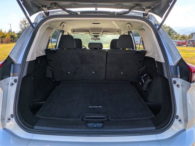 Used 2024 Nissan Rogue S image 28