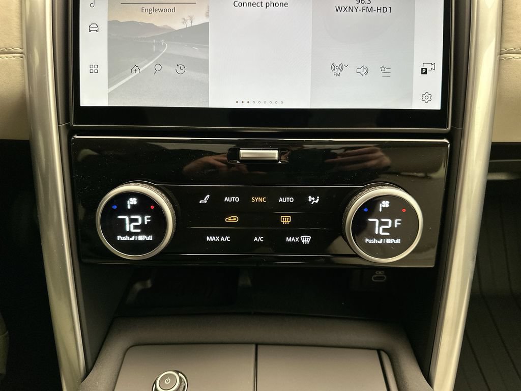 Certified 2025 Land Rover Discovery S AWD/4WD image 10