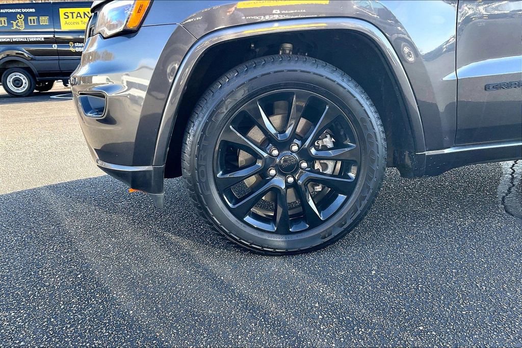 Used 2021 Jeep Grand Cherokee Laredo X image 4