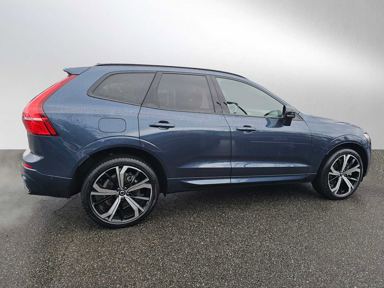 Certified 2025 Volvo XC60 T8 Ultra w/ Protection Package Premier image 2