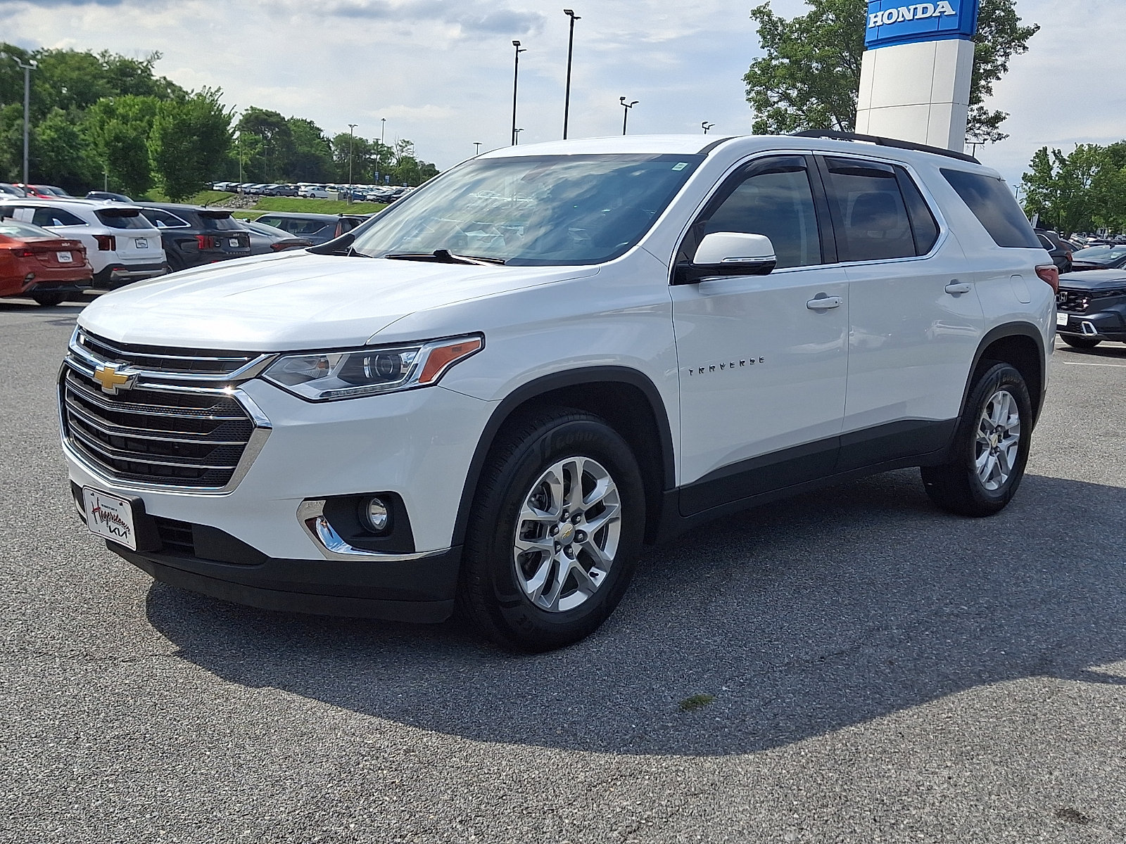 Used 2020 Chevrolet Traverse LT w/ LPO, Floor Liner Package AWD/4WD image 3