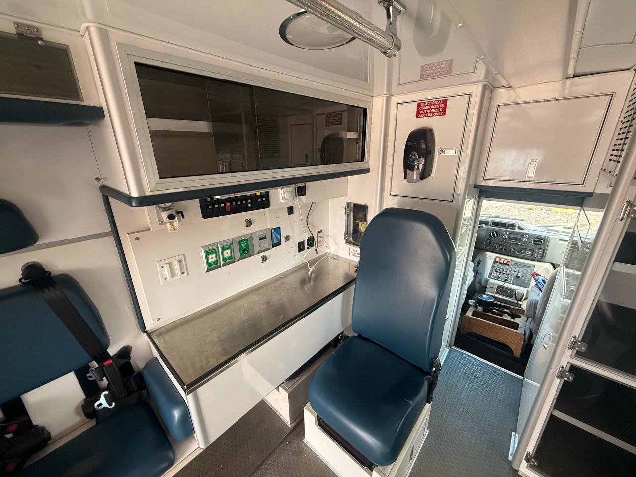 Used 2017 Ford E-450 and Econoline 450 Super Duty w/ Ambulance Prep Package RWD image 12