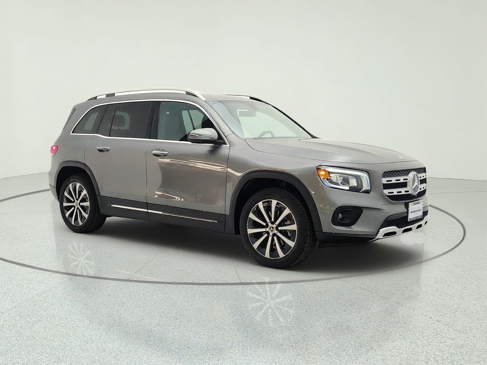 Used 2023 Mercedes-Benz GLB 250 image 3