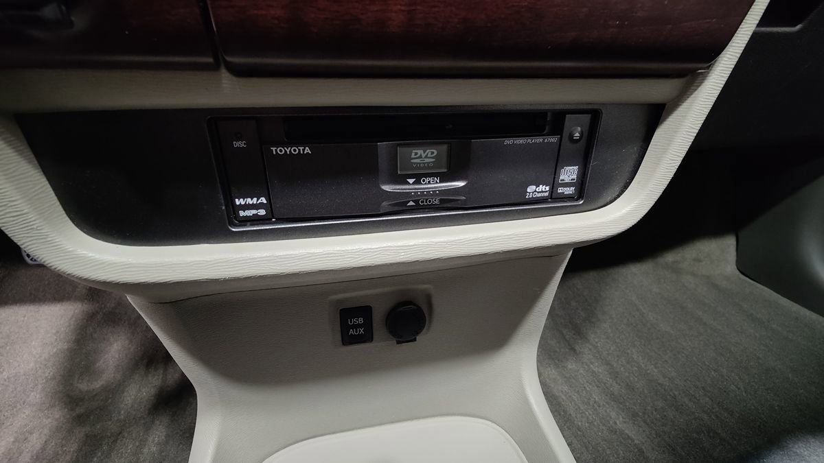 Used 2013 Toyota Sienna Limited w/ Premium Pkg image 31