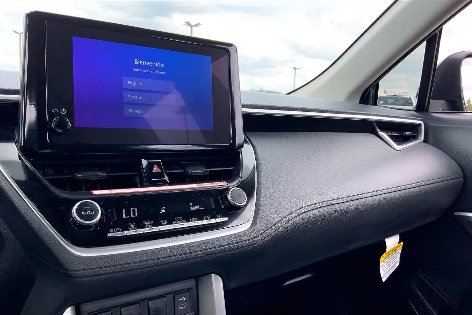 Used 2025 Toyota Corolla Cross LE FWD image 35