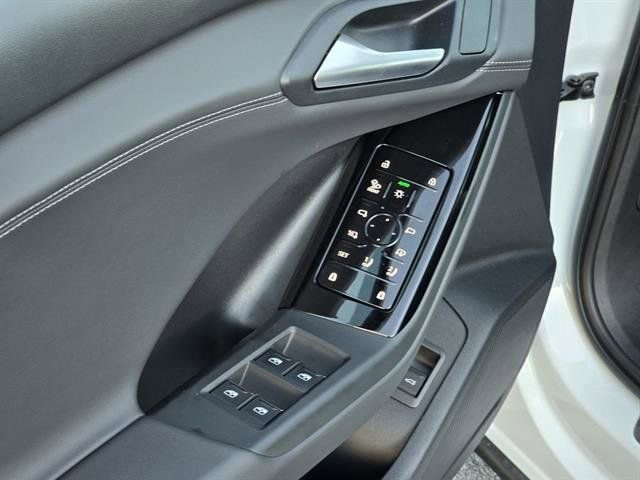 New 2025 Audi Q6 e-tron Premium Plus image 29