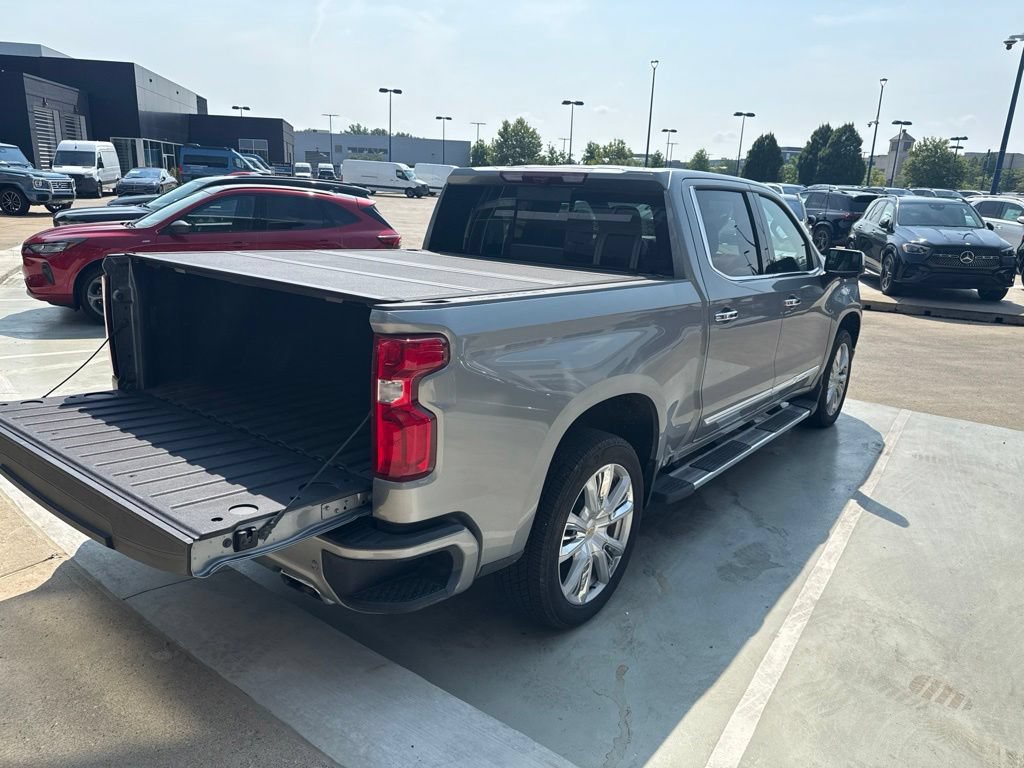 Used 2024 Chevrolet Silverado 1500 High Country w/ Technology Package AWD/4WD image 9