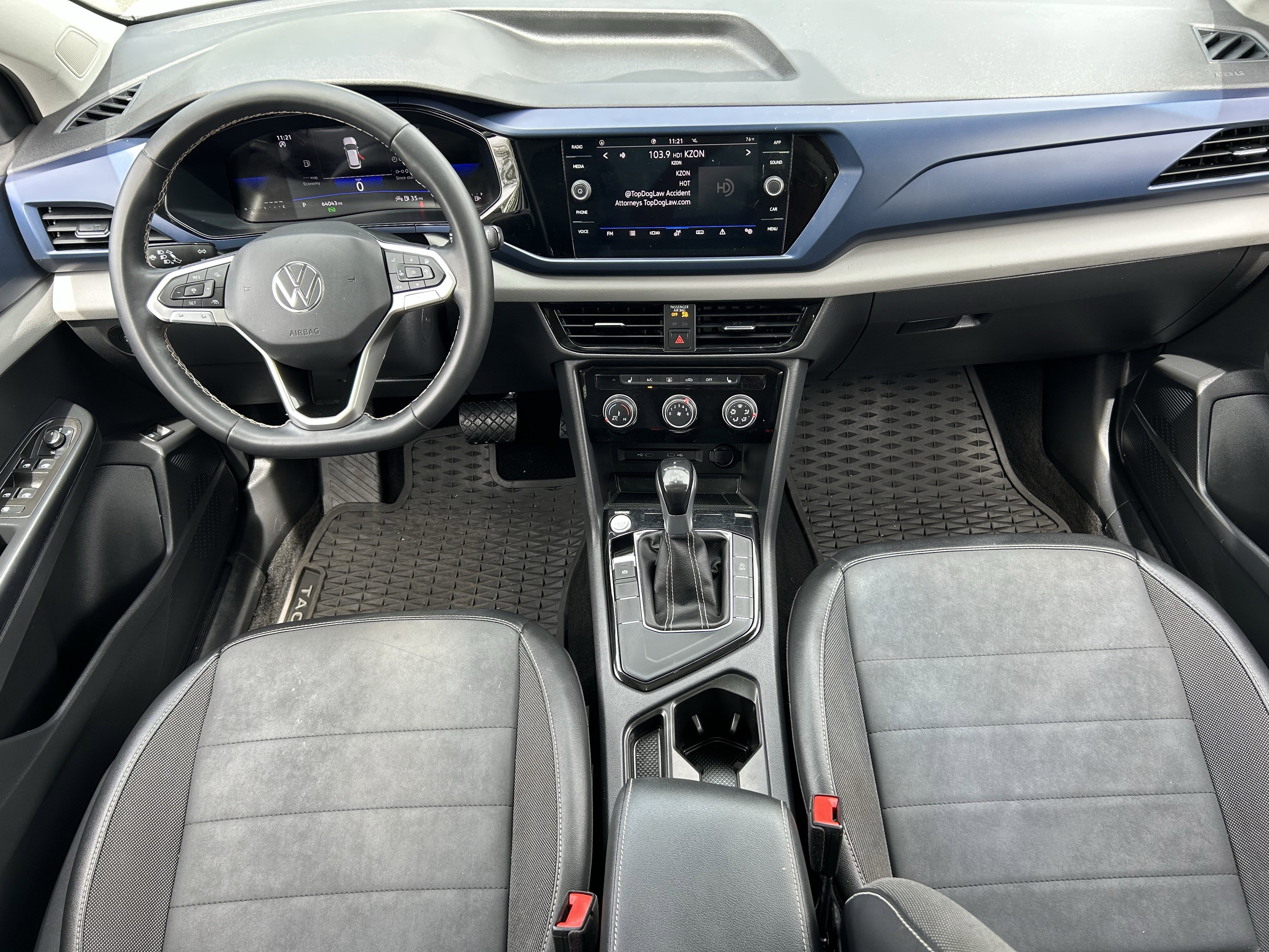 Used 2023 Volkswagen Taos SE w/ Panoramic Sunroof Package image 13