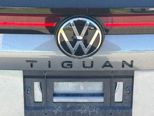 Used 2025 Volkswagen Tiguan SE R-Line AWD/4WD image 17