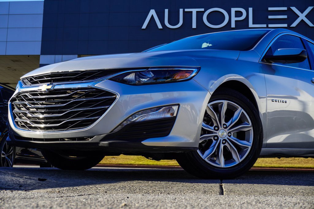 Used 2020 Chevrolet Malibu LT image 2