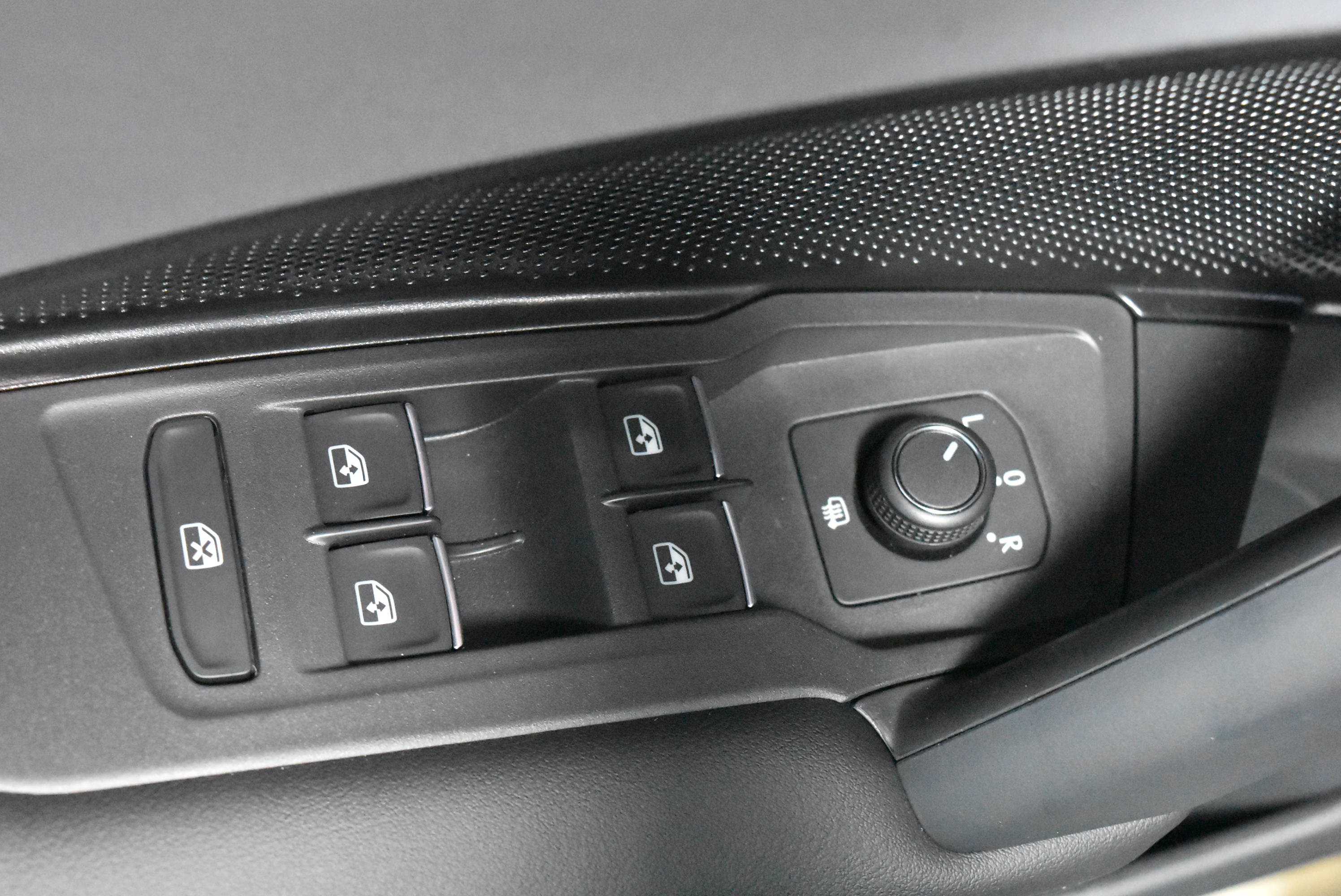New 2026 Volkswagen Tiguan SE AWD/4WD image 4