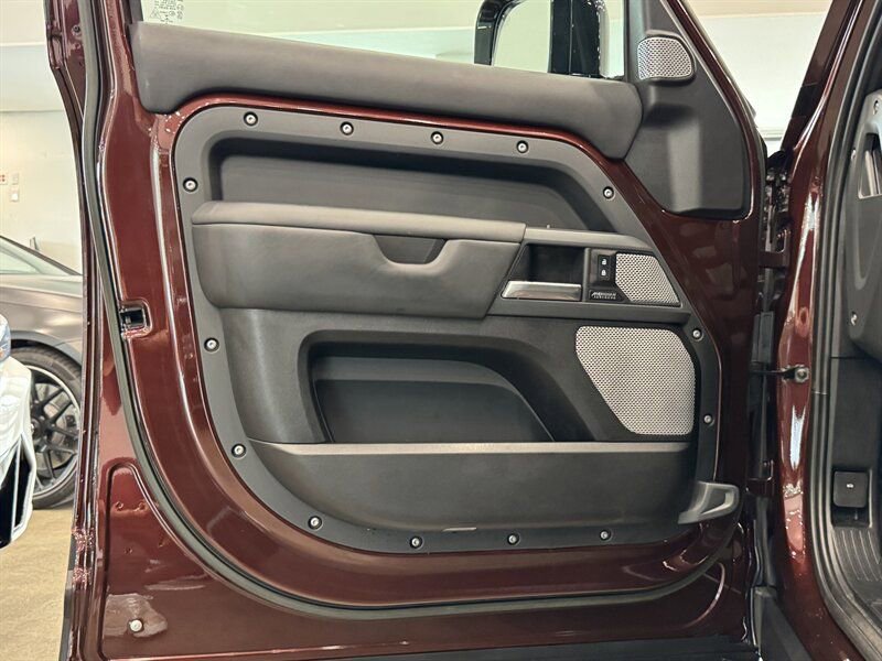 Used 2023 Land Rover Defender 130 X image 13