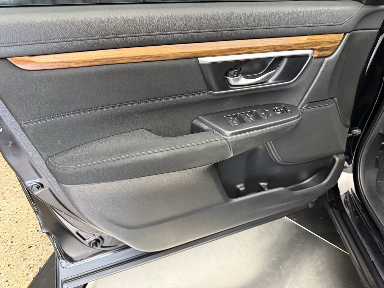 Used 2018 Honda CR-V EX image 17