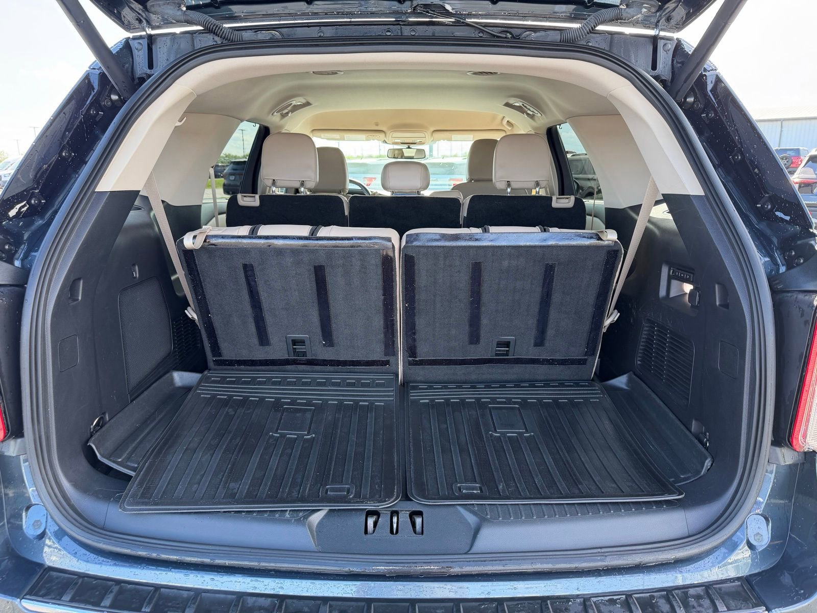 Used 2022 Ford Explorer Limited w/ Equipment Group 301A image 11