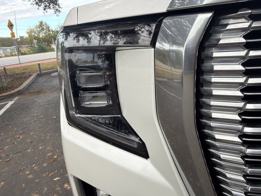 Used 2021 GMC Yukon Denali w/ Denali Premium Package AWD/4WD image 10