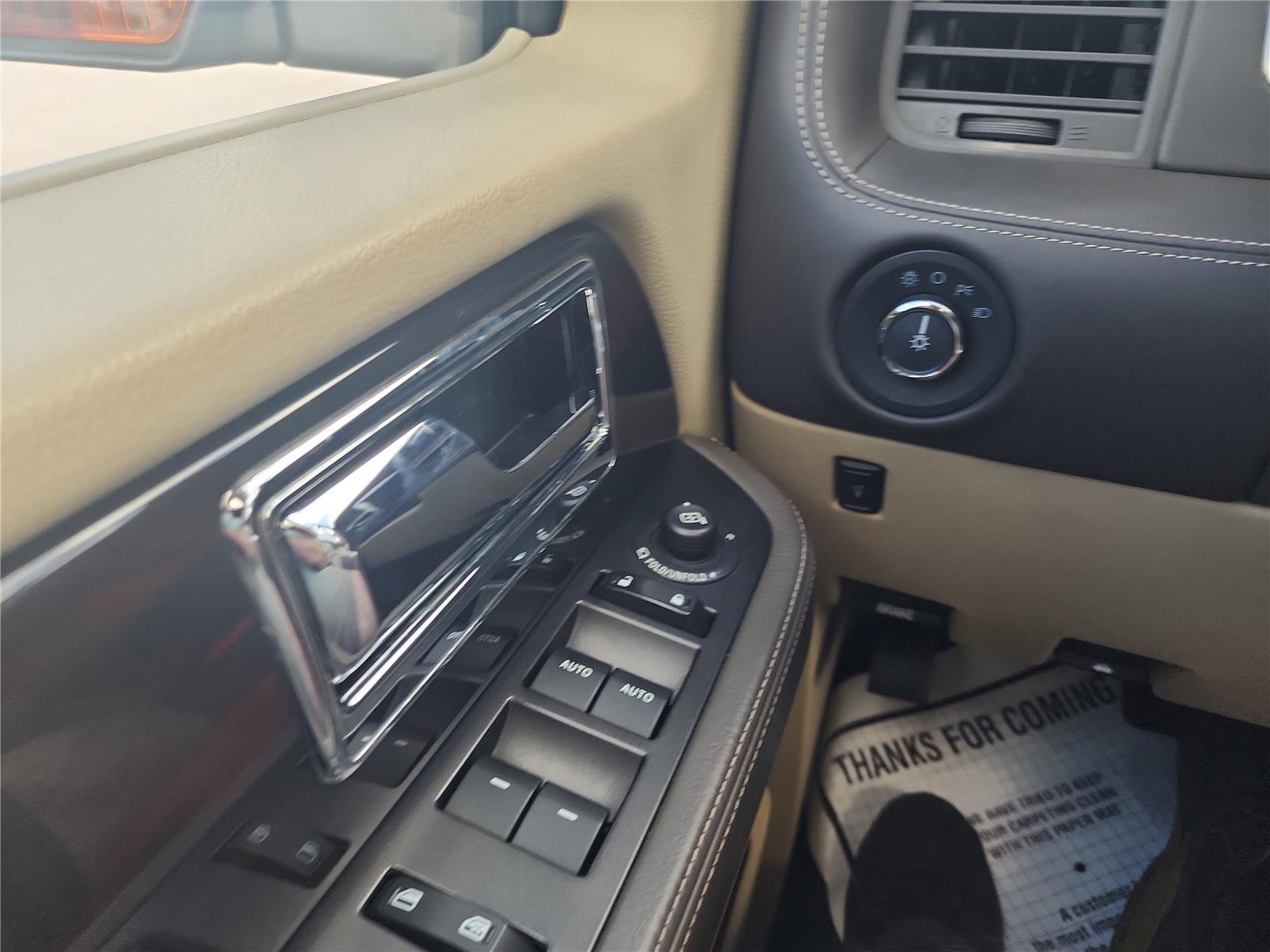 Used 2017 Lincoln Navigator Reserve image 39