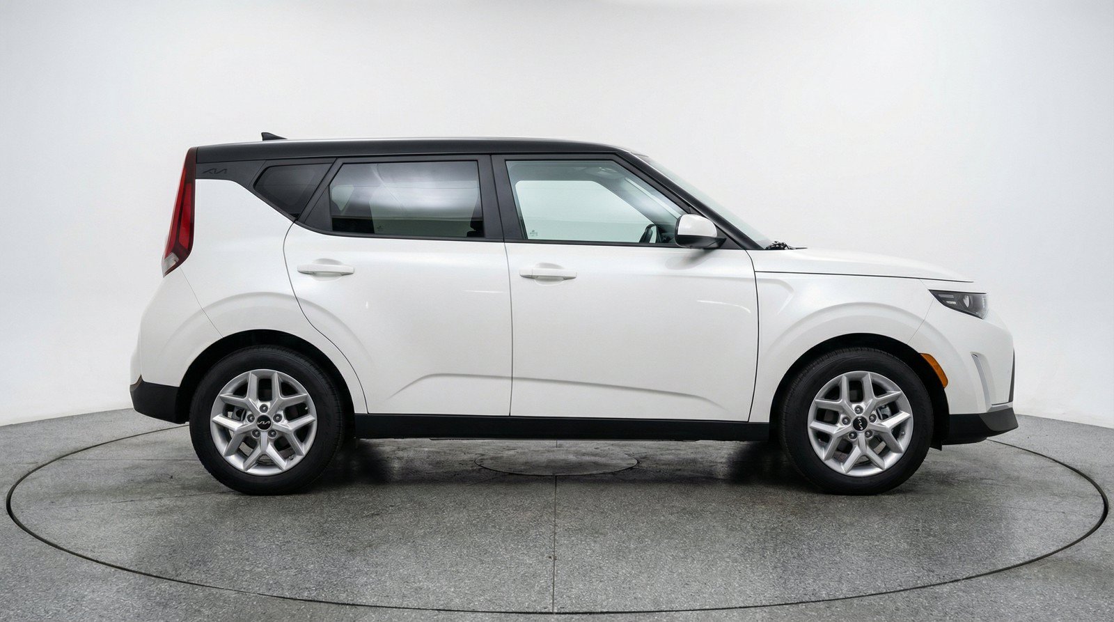 Used 2025 Kia Soul LX w/ LX Technology Package FWD image 11