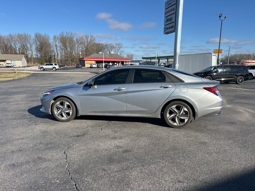 Used 2023 Hyundai Elantra SEL w/ Convenience Package image 5