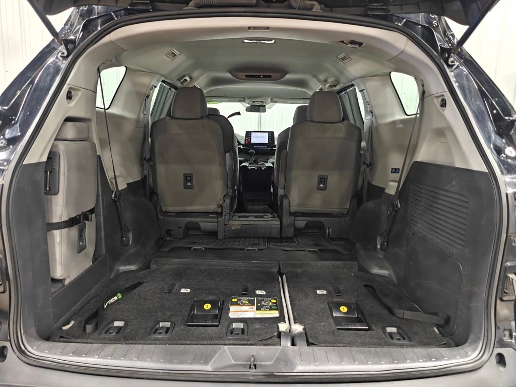 Used 2021 Toyota Sienna LE FWD image 32