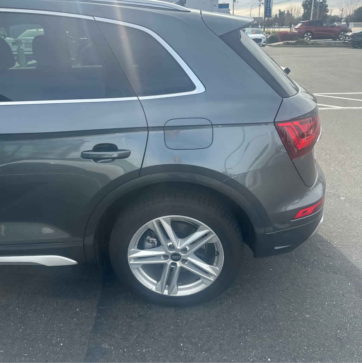 Used 2025 Audi Q5 e Premium Plus w/ Premium Plus Package image 4