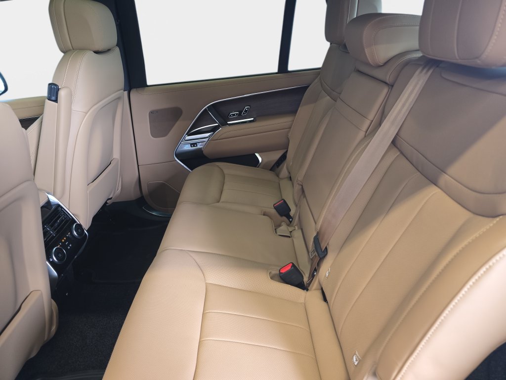 New 2027 Land Rover Range Rover Long Wheelbase SE AWD/4WD image 11