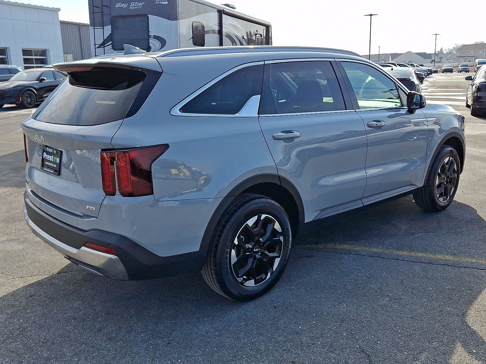 Used 2025 Kia Sorento S w/ Panoramic Sunroof Package image 8