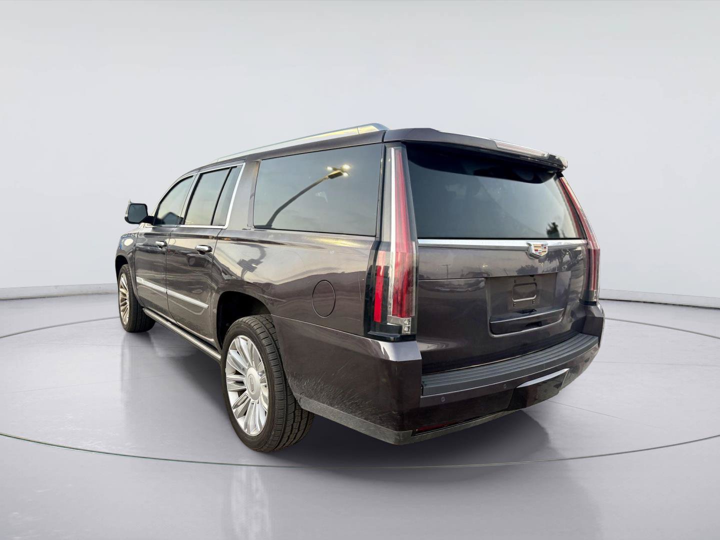 Used 2015 Cadillac Escalade ESV Premium RWD image 3
