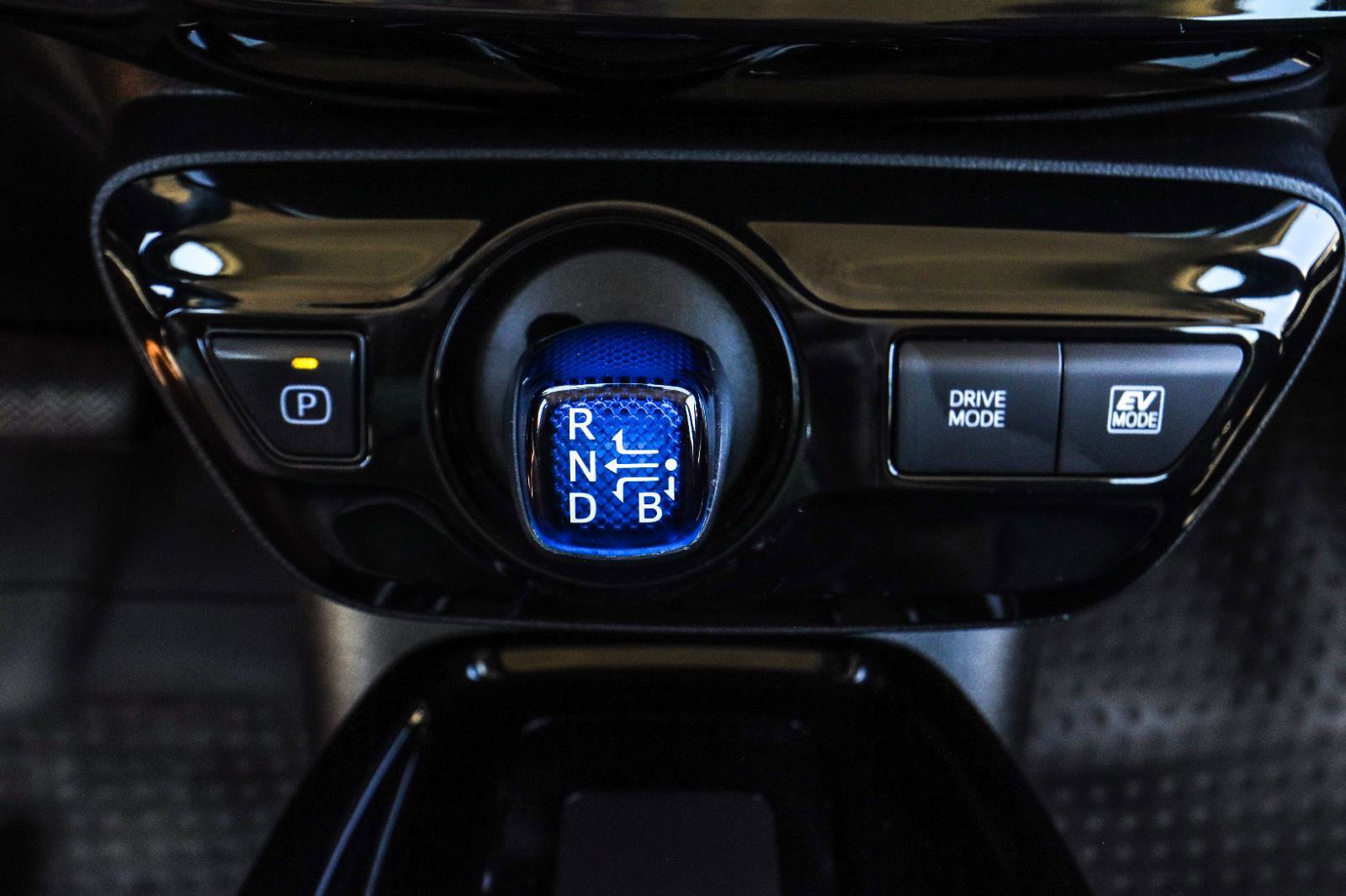 Used 2021 Toyota Prius XLE FWD image 27