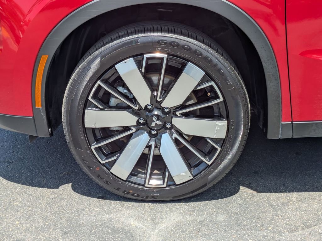 Used 2025 Mitsubishi Outlander SE FWD image 13