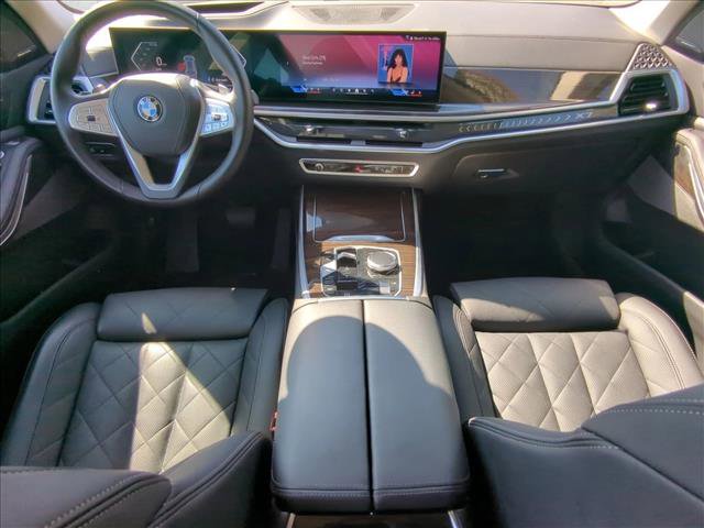 Used 2024 BMW X7 xDrive40i image 17