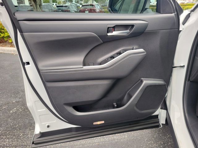 New 2026 Toyota Highlander XLE AWD/4WD image 11