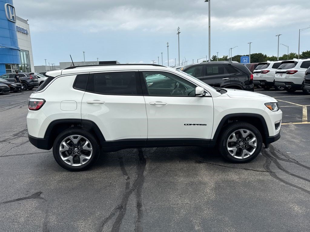 Used 2017 Jeep Compass Limited AWD/4WD image 12