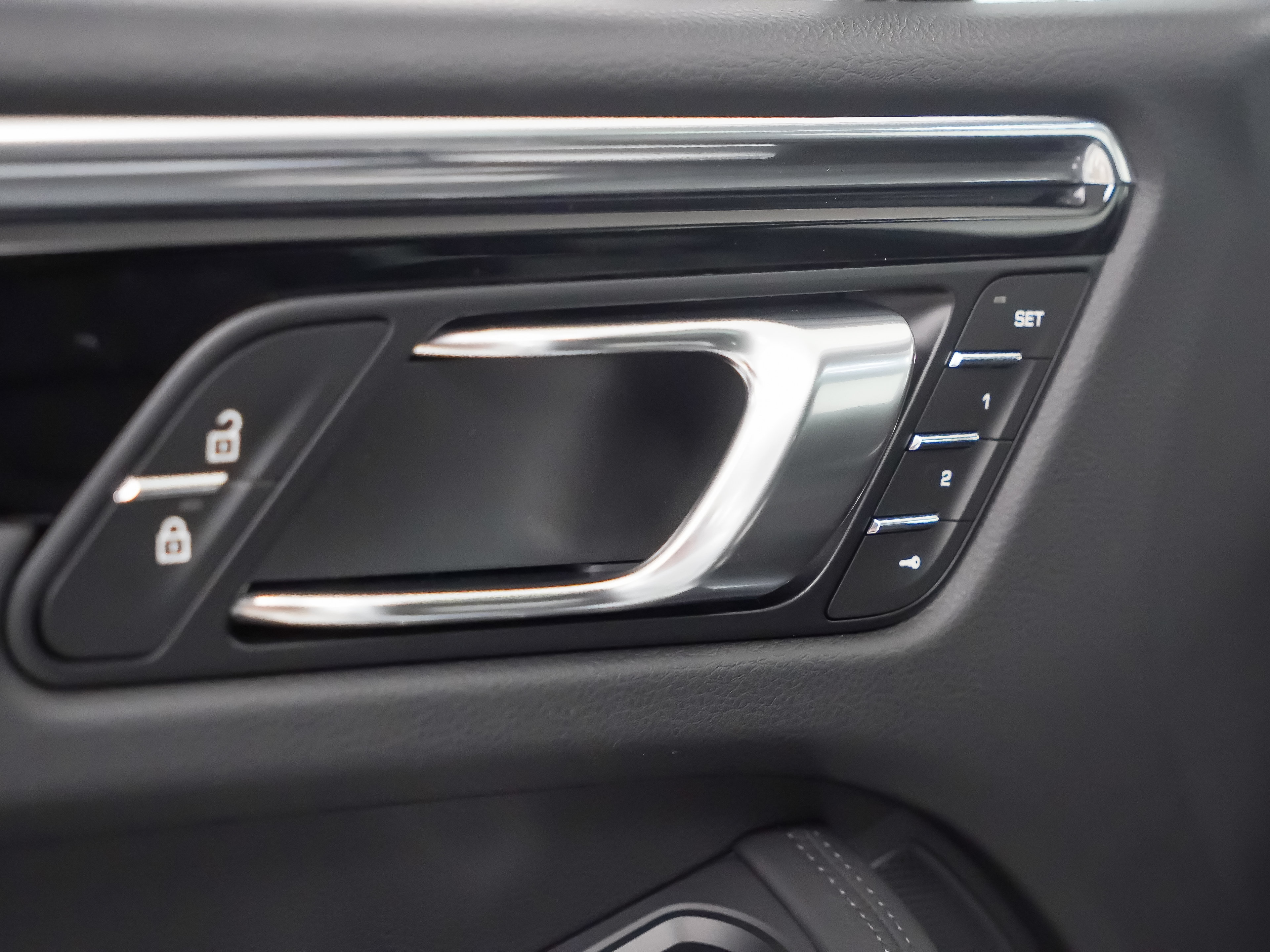 Certified 2026 Porsche Macan Turbo AWD/4WD image 22