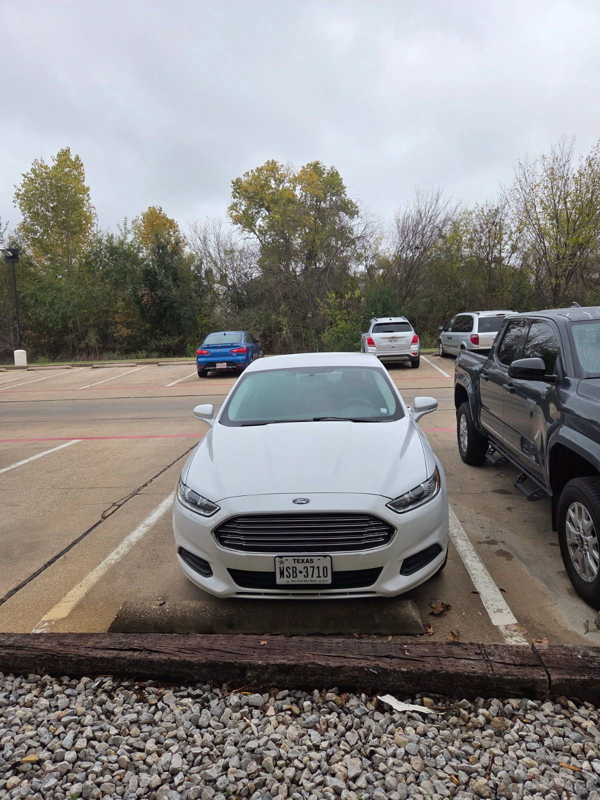 Used 2013 Ford Fusion SE FWD image 3
