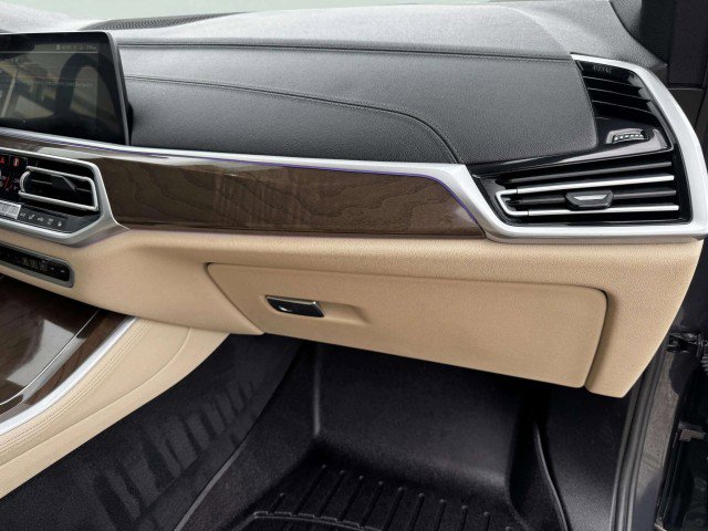 Used 2021 BMW X5 xDrive40i w/ Premium Package image 58