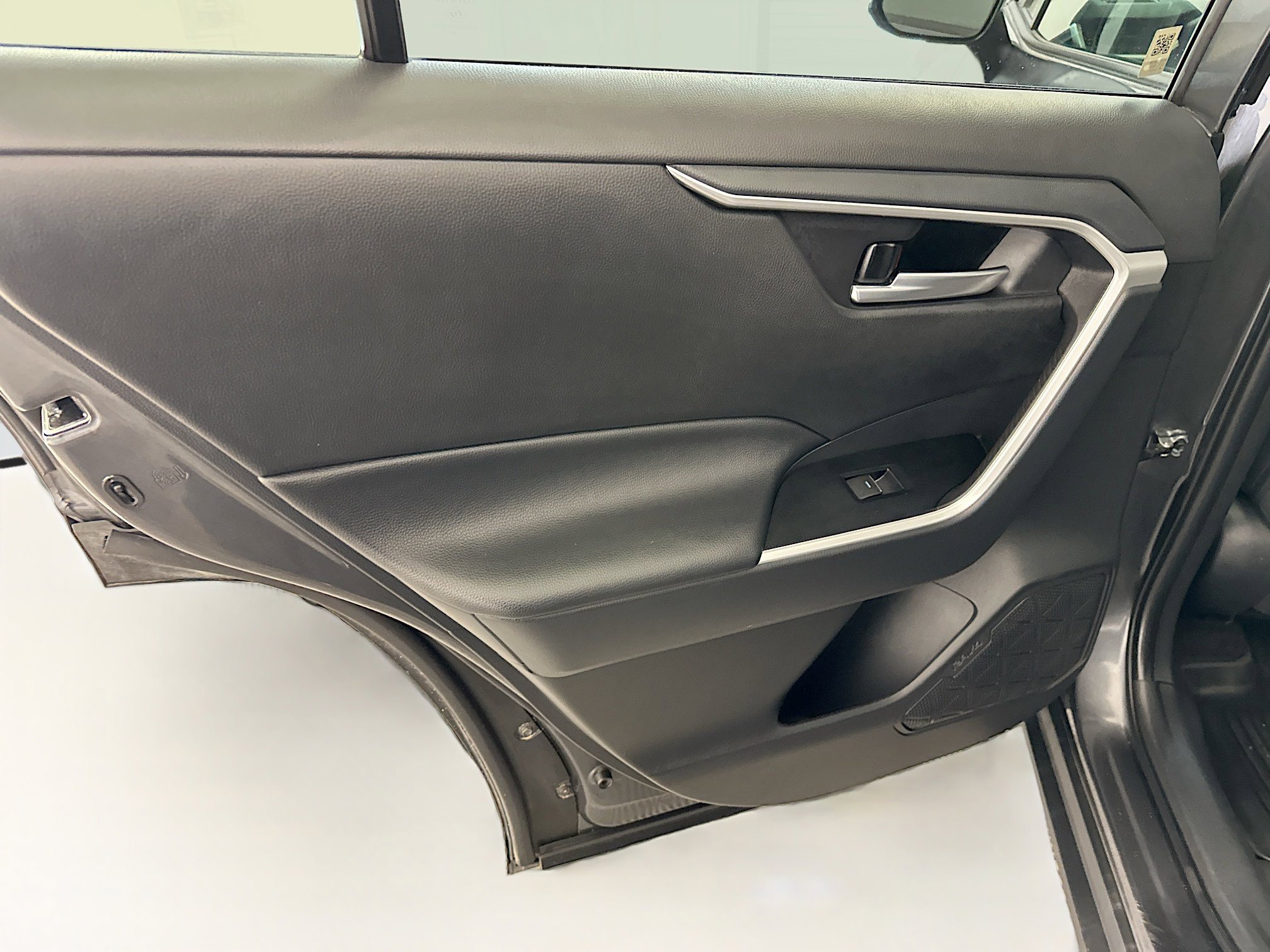 Used 2025 Toyota RAV4 XLE image 27