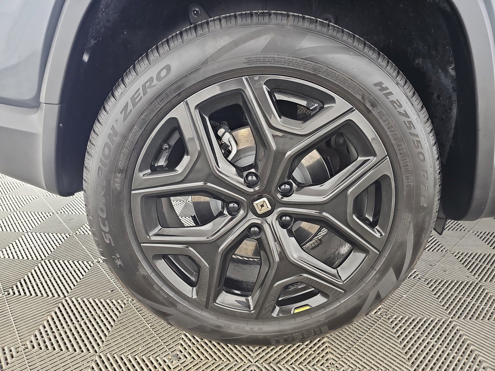 Used 2024 Rivian R1S Adventure image 11