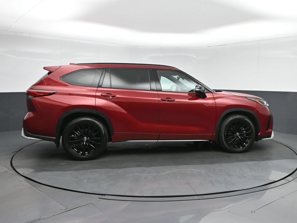 Used 2023 Toyota Highlander XSE FWD image 8
