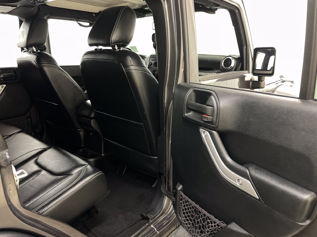 Used 2016 Jeep Wrangler Unlimited Sahara AWD/4WD image 37