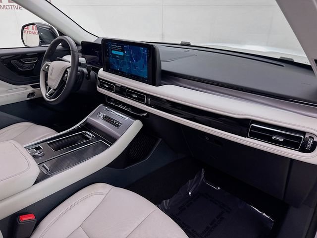 Used 2025 Lincoln Aviator AWD image 31