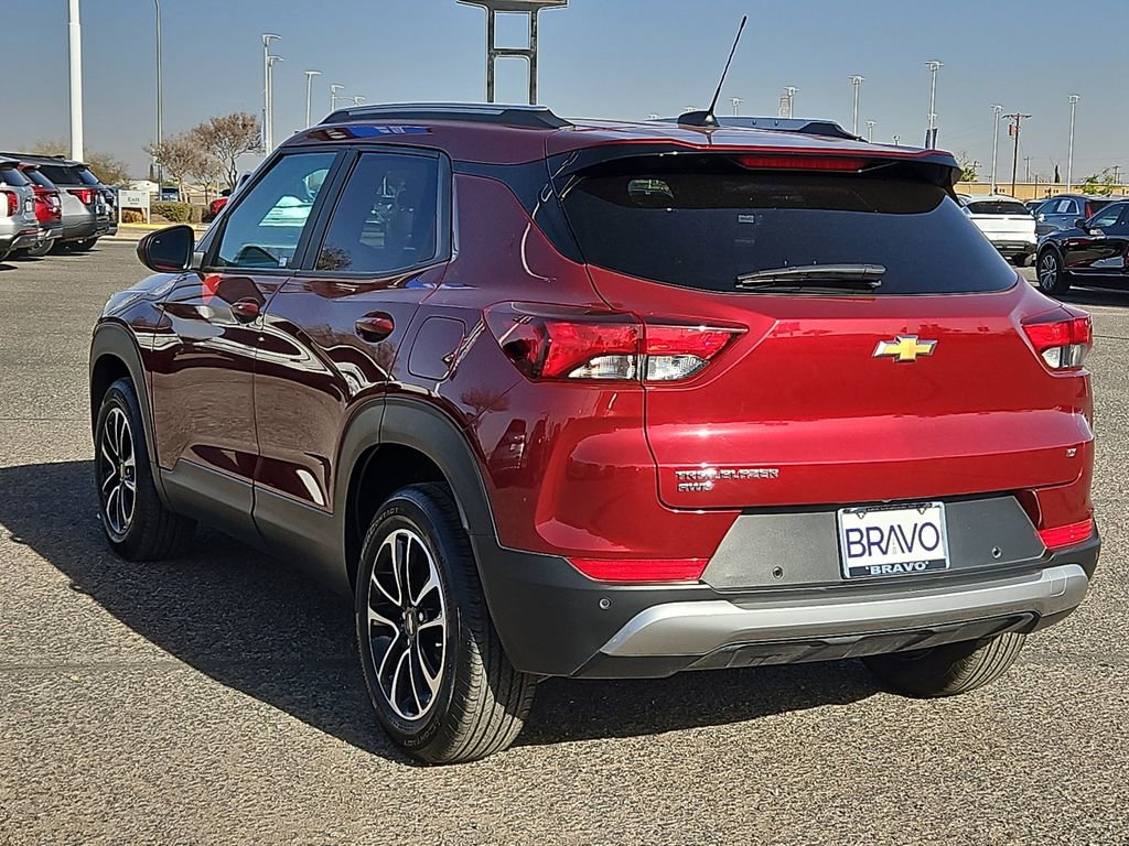 Used 2024 Chevrolet TrailBlazer LT w/ LT Cold Weather Package image 3