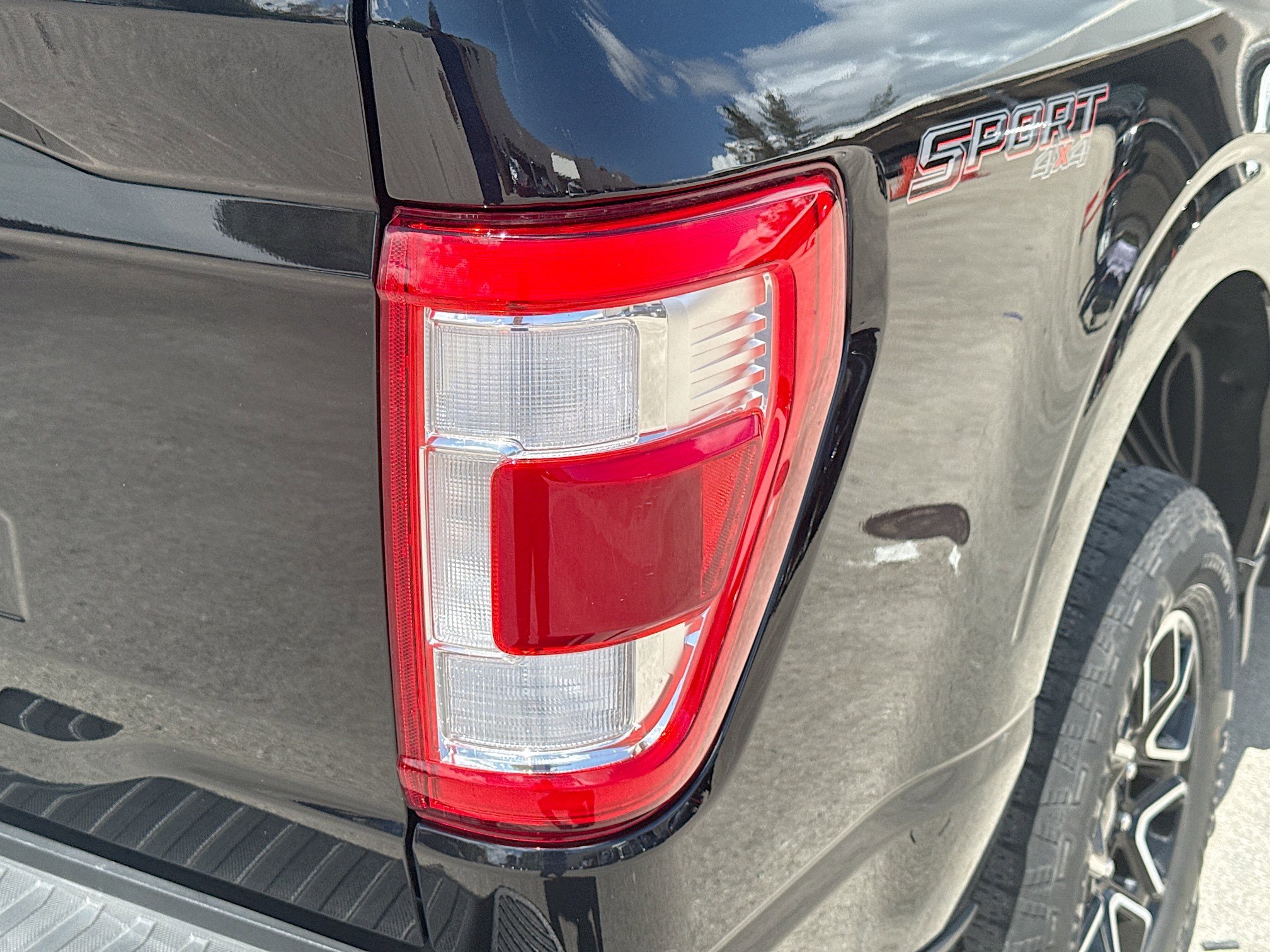 Used 2023 Ford F150 Lariat image 28