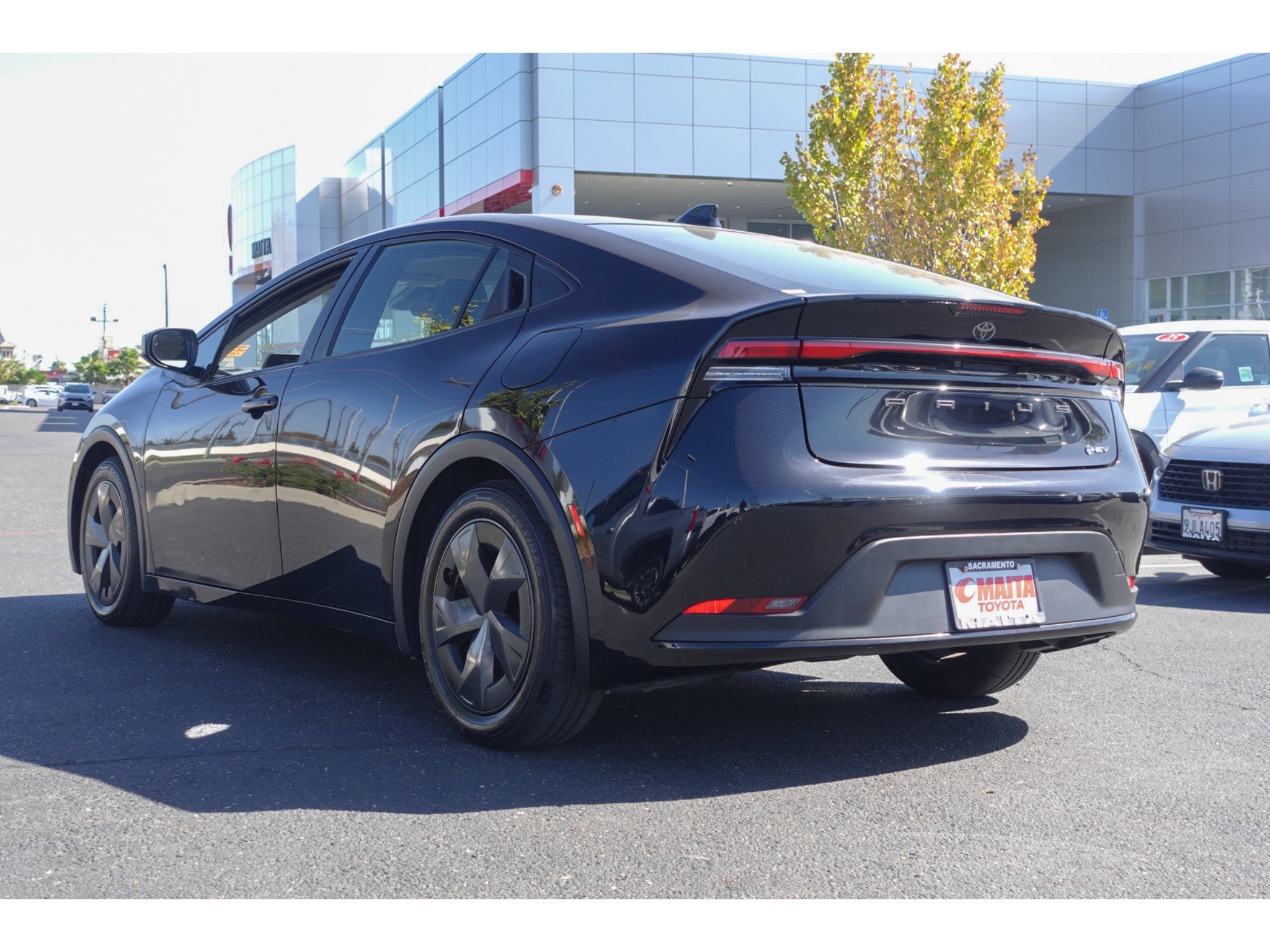 Used 2024 Toyota Prius LE FWD image 5