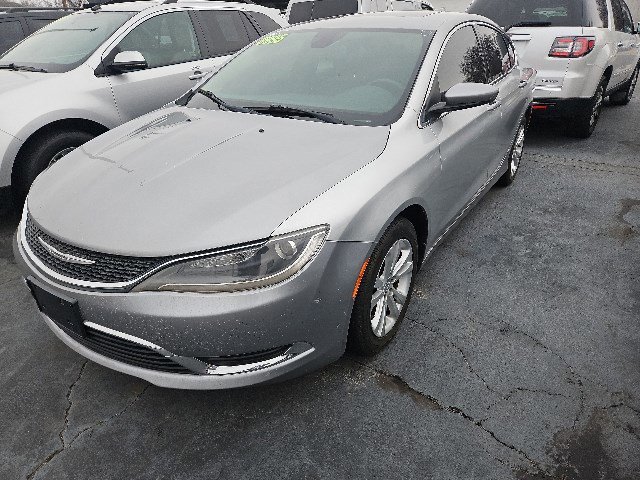 Used 2015 Chrysler 200 Limited w/ Convenience Group image 4