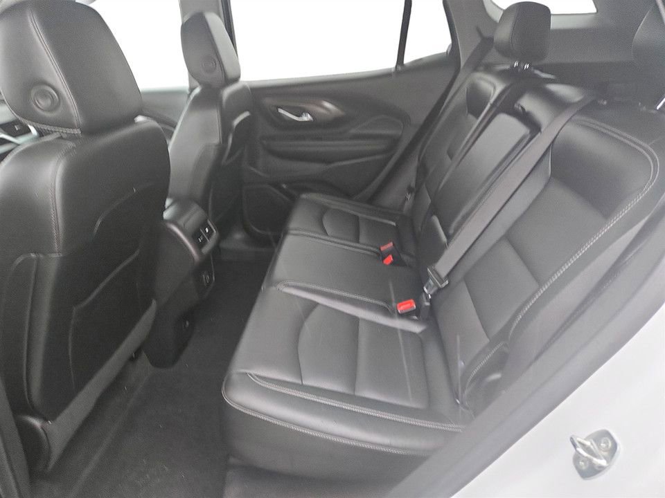 Used 2024 GMC Terrain SLT image 30