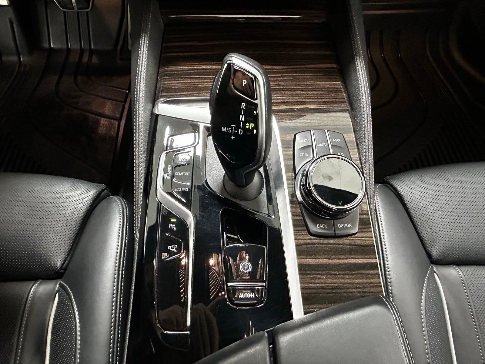 Used 2021 BMW M550i xDrive w/ Executive Package image 23