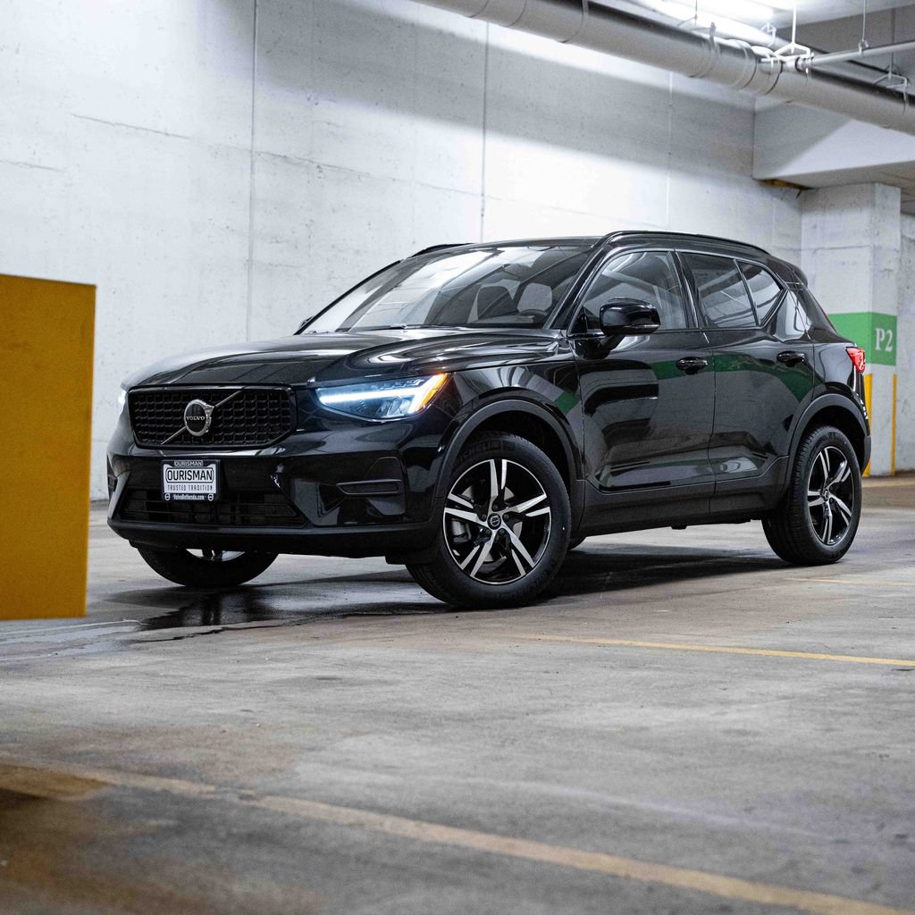 New 2026 Volvo XC40 B5 Core w/ Climate Package AWD/4WD image 1